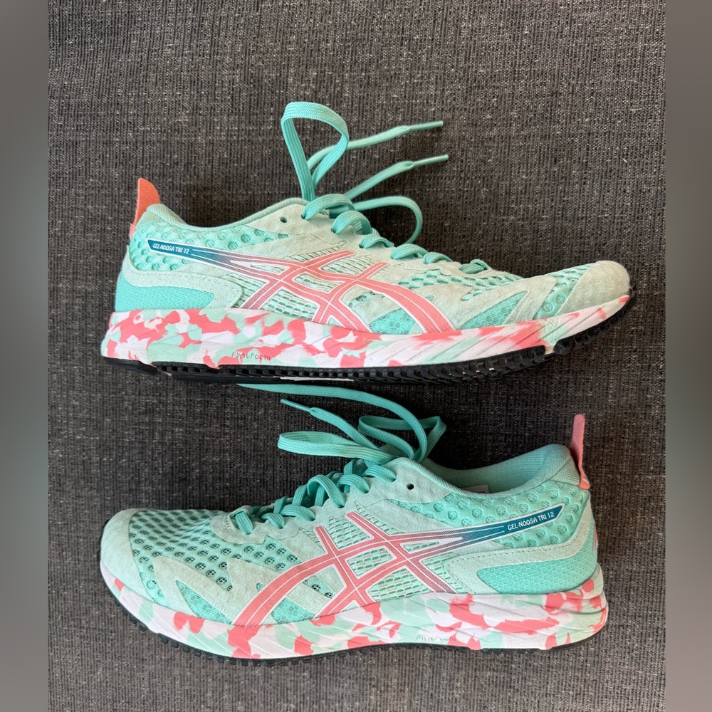 Women’s size 8 ASICS Gel-Noosa Tri 12 NEW
